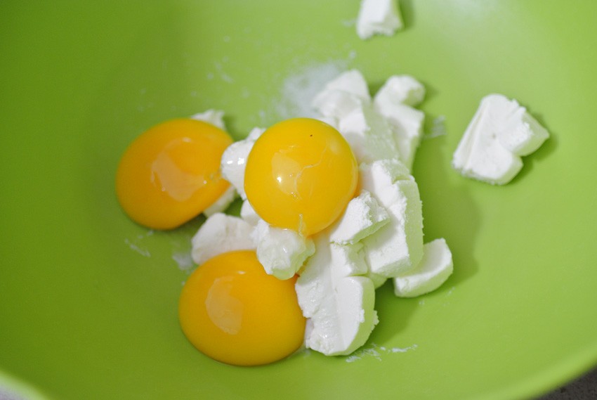 Combine cream cheese and yolks