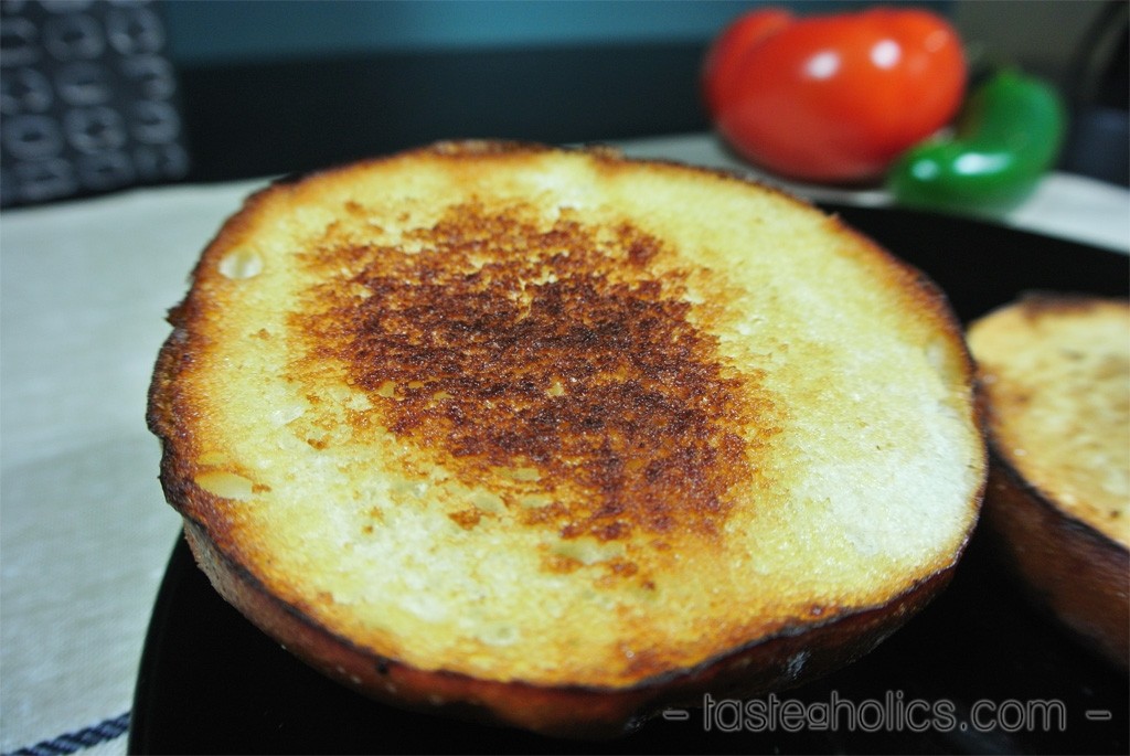 Mmm! Toasted buns Tasteaholics