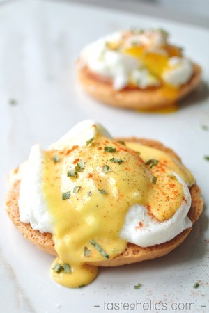 Keto Eggs Benedict a la Oopsie