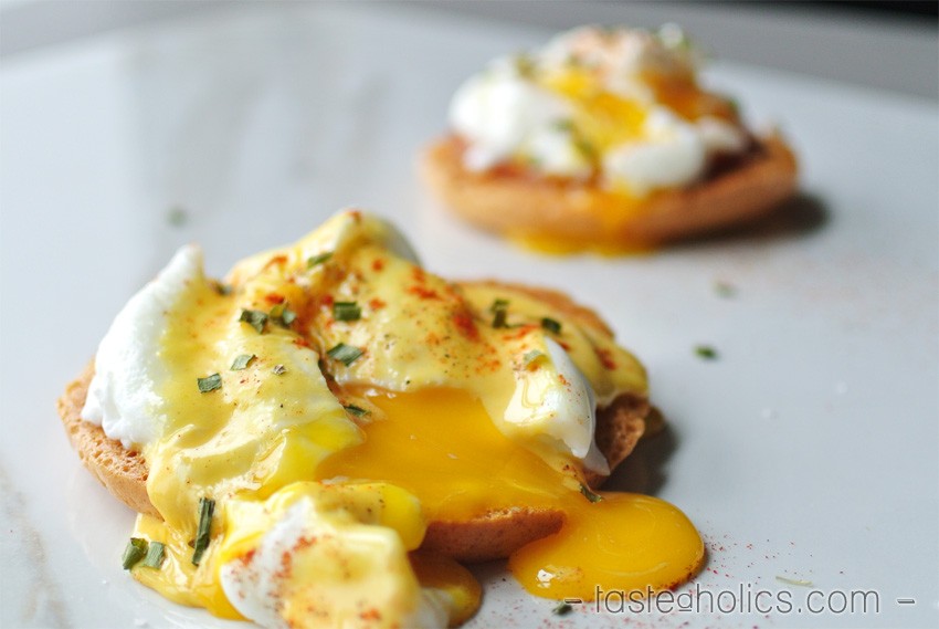 Low Carb Eggs Benedict a la Oopsie