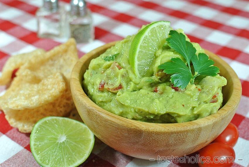 Easy Homemade Guacamole Recipe - Savory Nothings