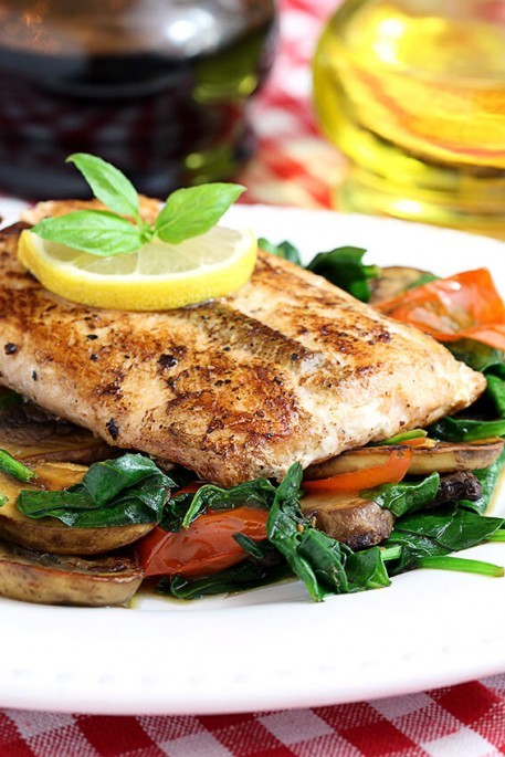 Pan Seared Salmon with Sauteed Spinach Mushrooms Tasteaholics Pan Seared Salmon with Sauteed Spinach Mushrooms Tasteaholics
