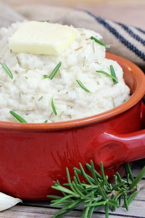 Keto Roasted Garlic & Rosemary Cauliflower Mash