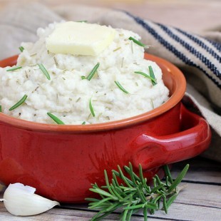 Keto Roasted Garlic & Rosemary Cauliflower Mash