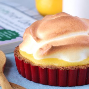 Low Carb Lemon Meringue Tartlets - Tasteaholics.com