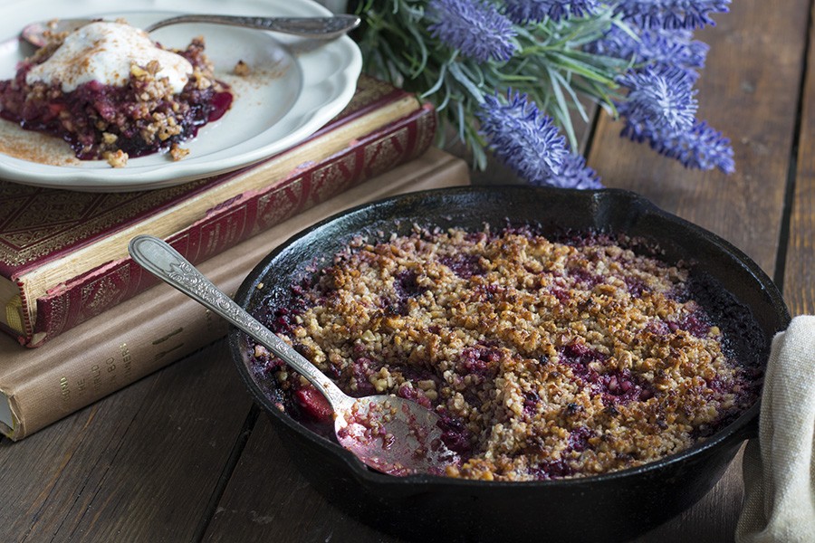 Keto and Sugar-Free Berry Crumble