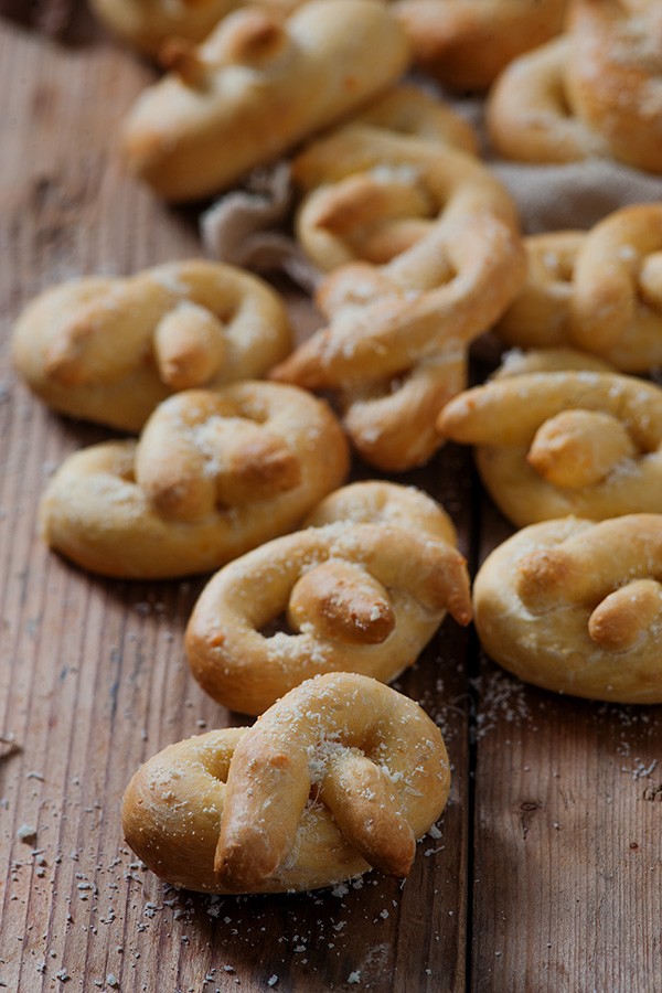 Keto Baked Garlic Parmesan Pretzels