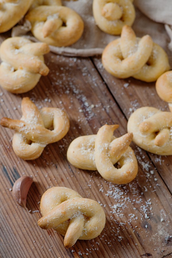 Low Carb Baked Garlic Parmesan Pretzels