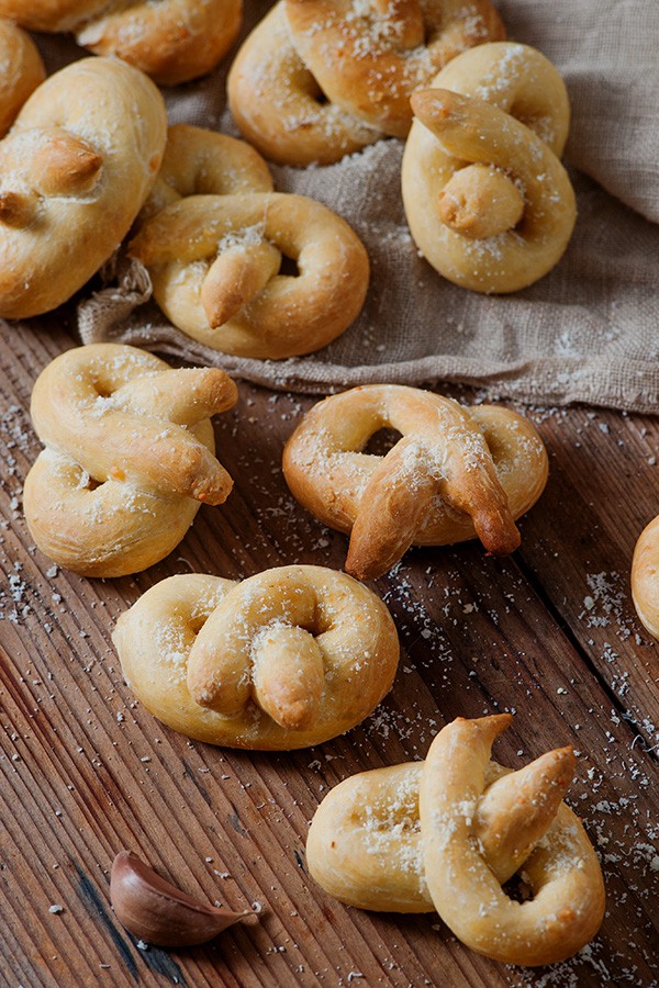 Keto Baked Garlic Parmesan Pretzels