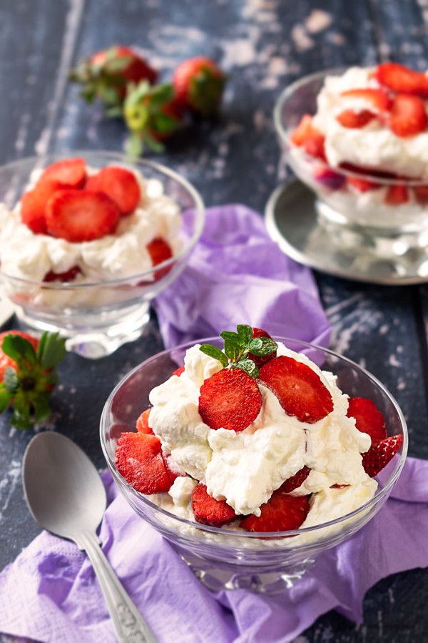 Keto Strawberry Cheesecake Parfaits