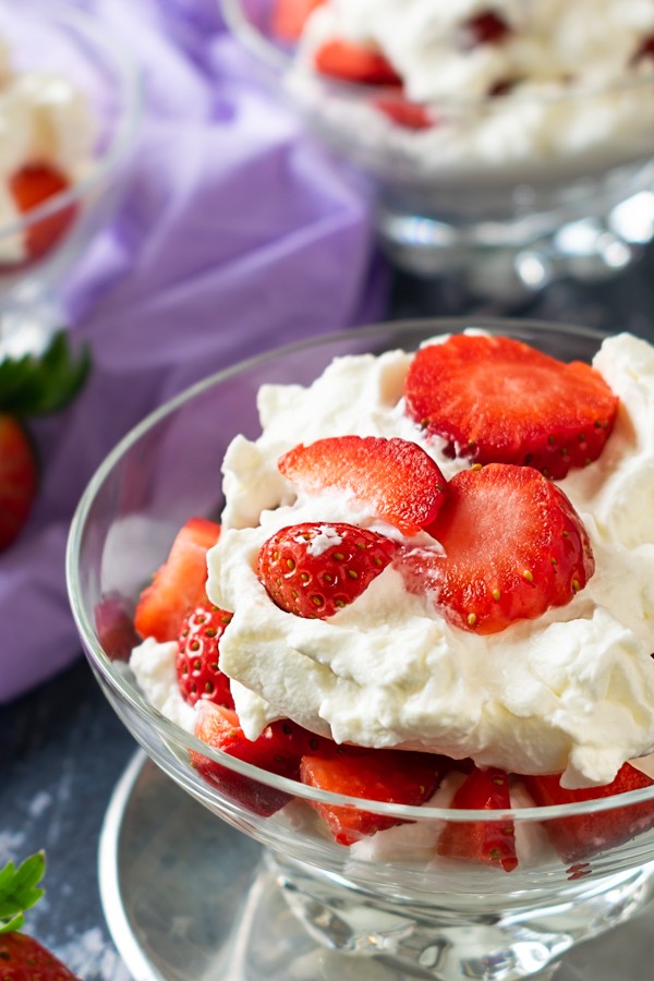 Low Carb Strawberry Cheesecake Parfaits