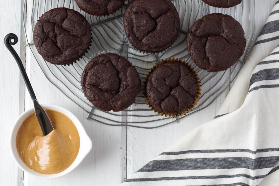 Low Carb Peanut Butter Chocolate Cupcakes