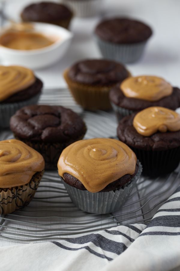 Keto Peanut Butter Chocolate Cupcakes