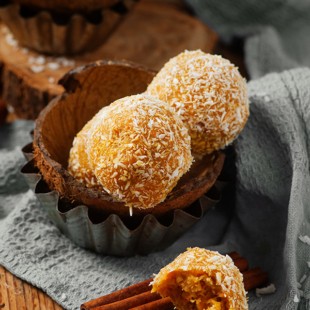 Carrot Cake Energy Balls