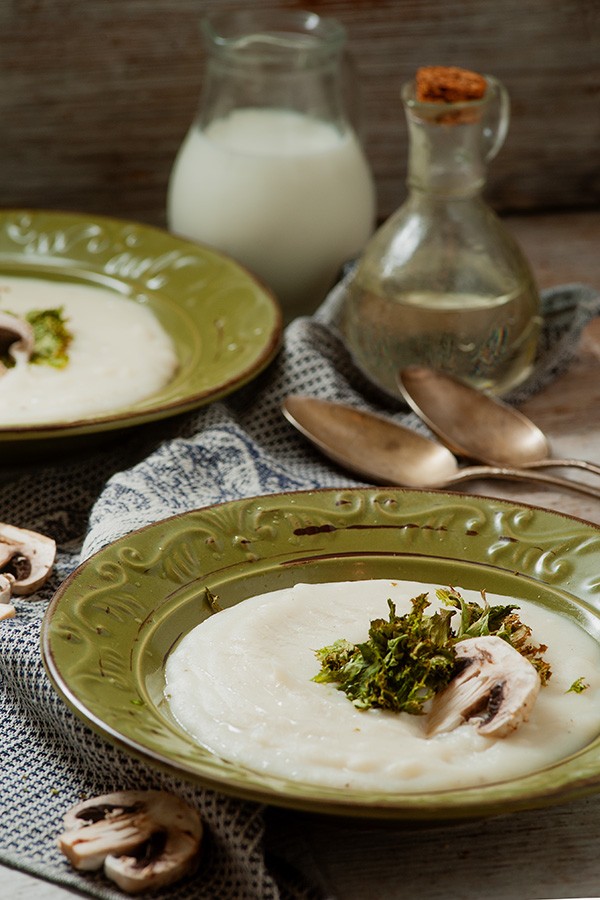 Low Carb Creamy Mushroom Soup With Kale Chips