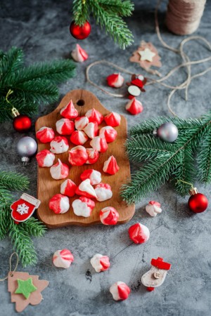 Keto Peppermint Meringues