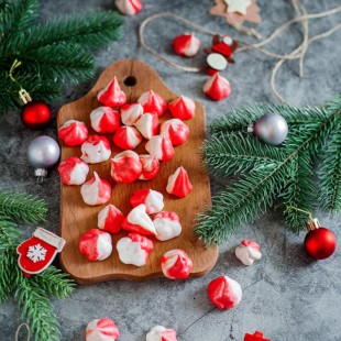 Keto Peppermint Meringues