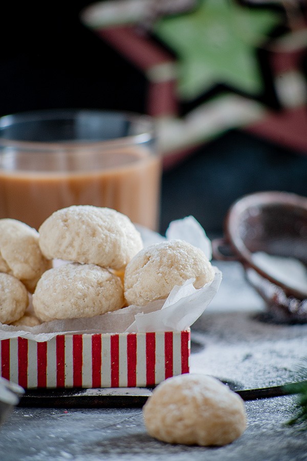 Low Carb Almond Macaroons