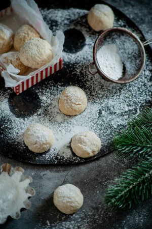 Keto Almond Macaroons